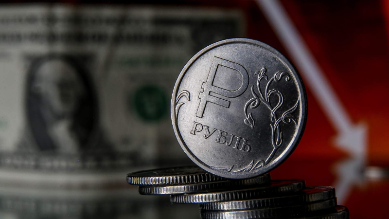 Кто и как сдерживает курс рубля