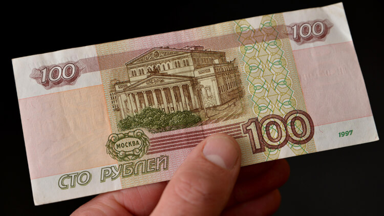 ЦБ презентовал новую купюру в 100 рублей