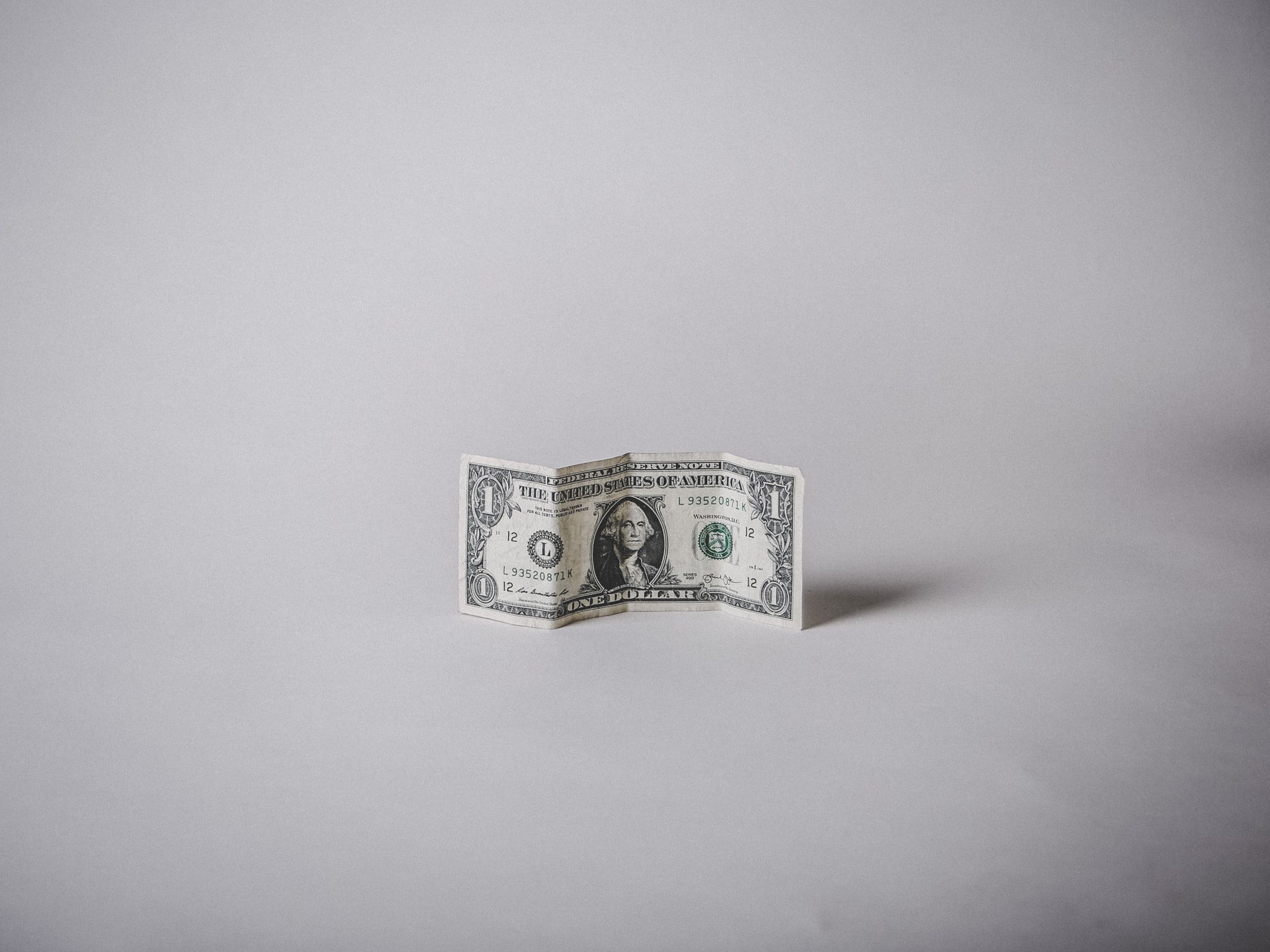 Доллар утратит лидирующее положение, считают эксперты ВШЭ