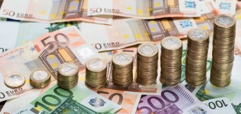 ЦБ продлил ограничения на обналичивание евро и долларов до марта 2023 года