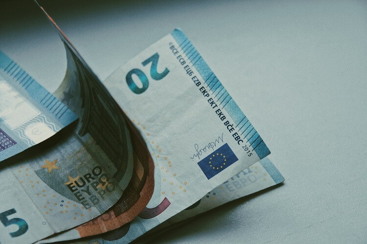 Стоит ли покупать евро в ноябре 2022 года