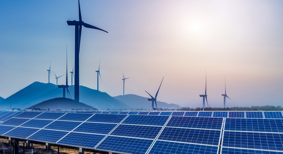 Возобновляемая энергетика в 2022 стала интересней для инвестиций, чем нефть и газ