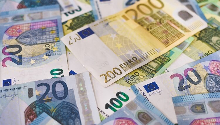 Стоит ли покупать евро в декабре 2022 года?
