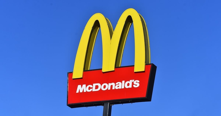 McDonald's приостановил работу в Казахстане из-за проблем с поставками из России – сообщили источники Reuters