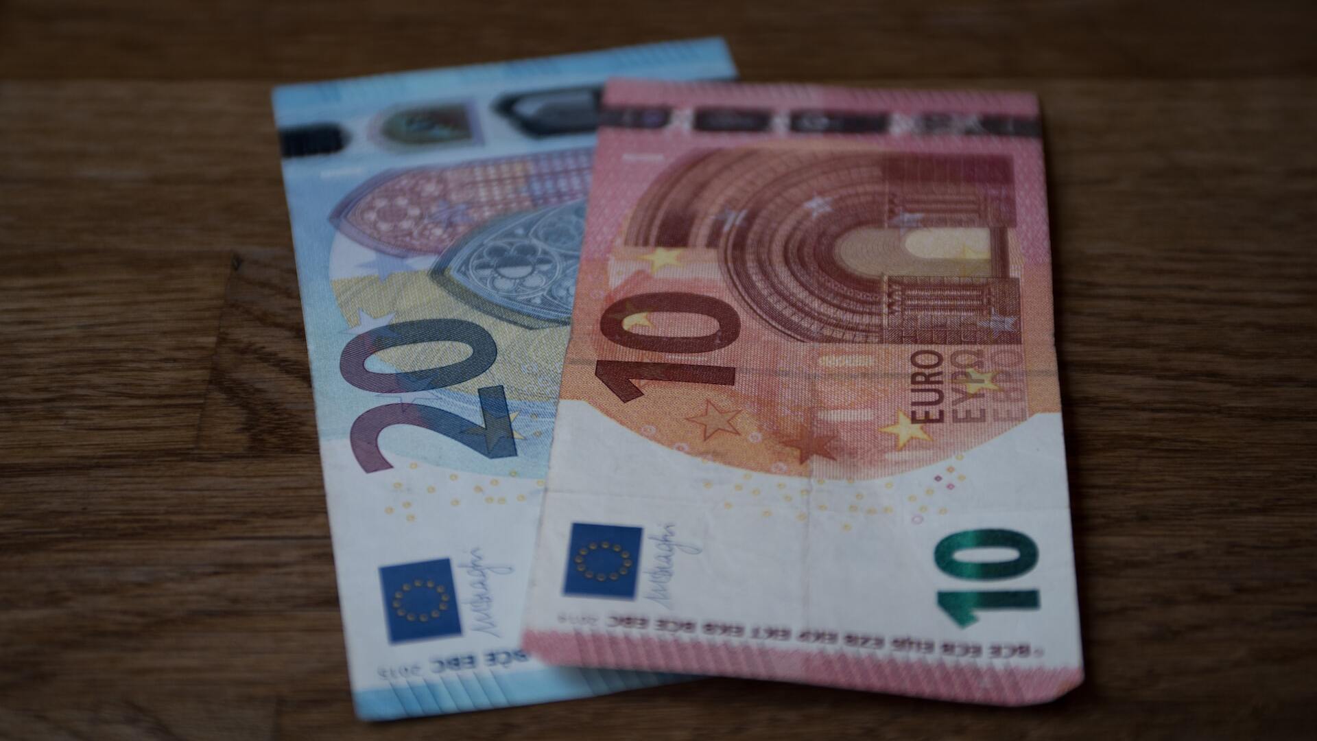 Что будет влиять на курс евро в марте 2023 года