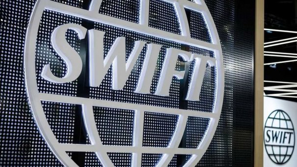 Центробанк запретил внутренние переводы по SWIFT