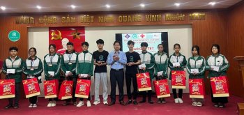 Средняя школа Phuong Xa благодарит CoinEx за их усилия по улучшению условий образования