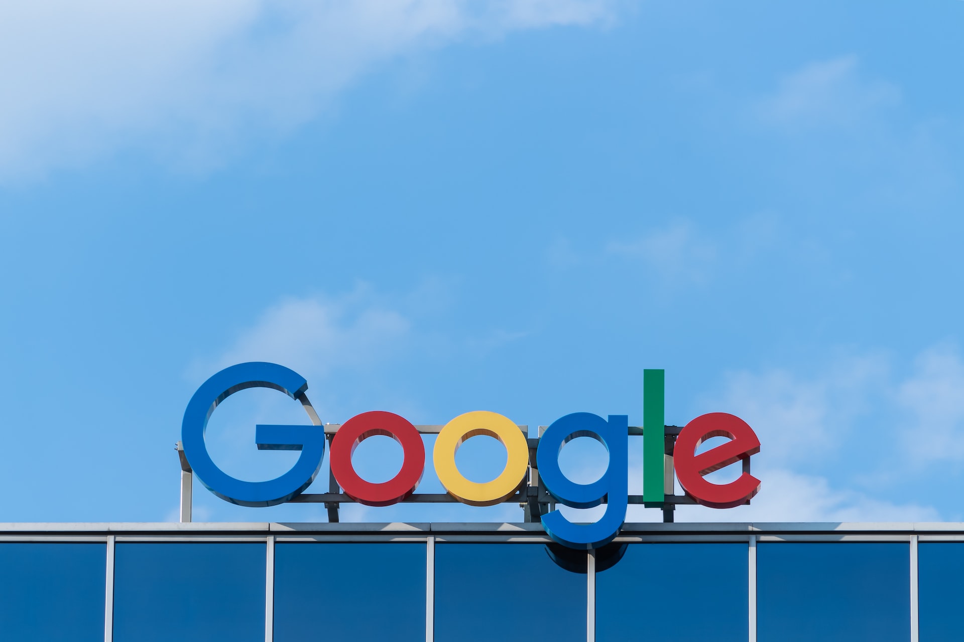 Почти 900 компаний из РФ присоединились к иску против Google