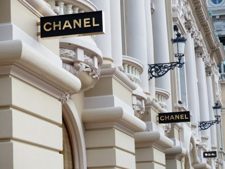Продажи в российских магазинах Dior, Chanel, Tiffany упали до 80%