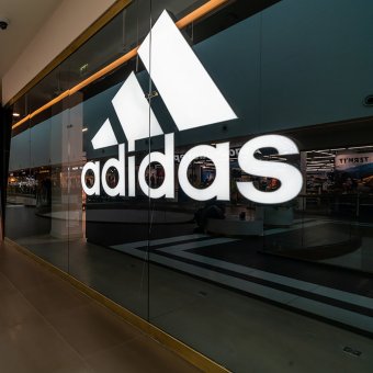 Adidas может перезапустить около ста магазинов в РФ